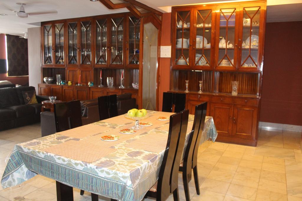 Service Apartments, Park Street, Calcutta Екстериор снимка
