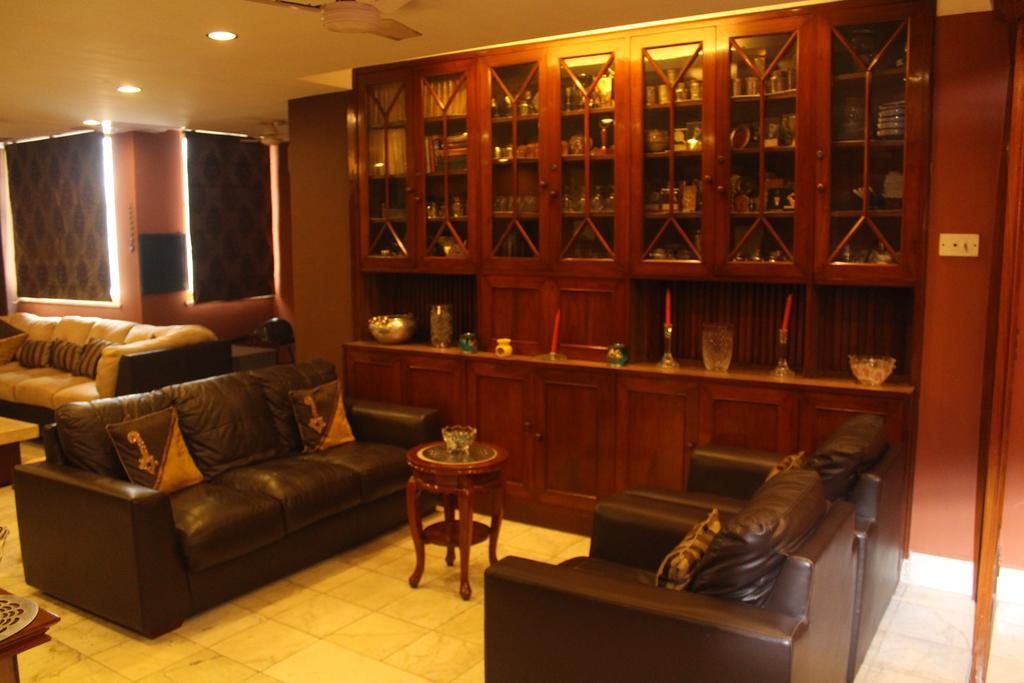 Service Apartments, Park Street, Calcutta Екстериор снимка