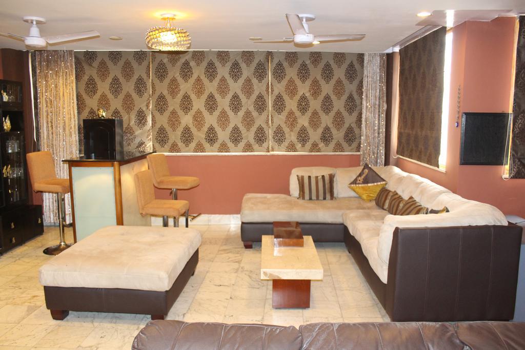 Service Apartments, Park Street, Calcutta Екстериор снимка