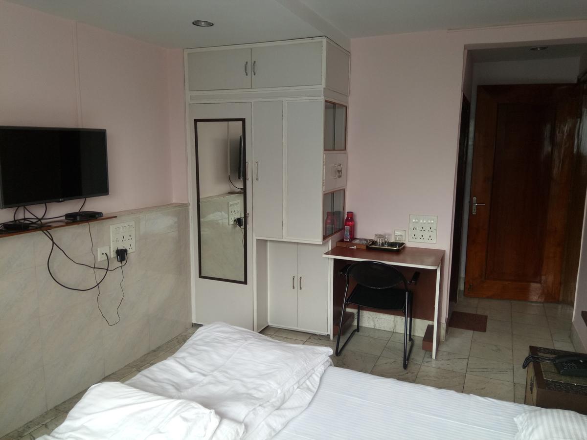 Service Apartments, Park Street, Calcutta Екстериор снимка